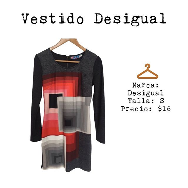 Vestido gris con estampado al frente, mangas color gris oscuro y liso detrás de la española Desigual talla small.
#batista #preloveddesigual #wornonce
